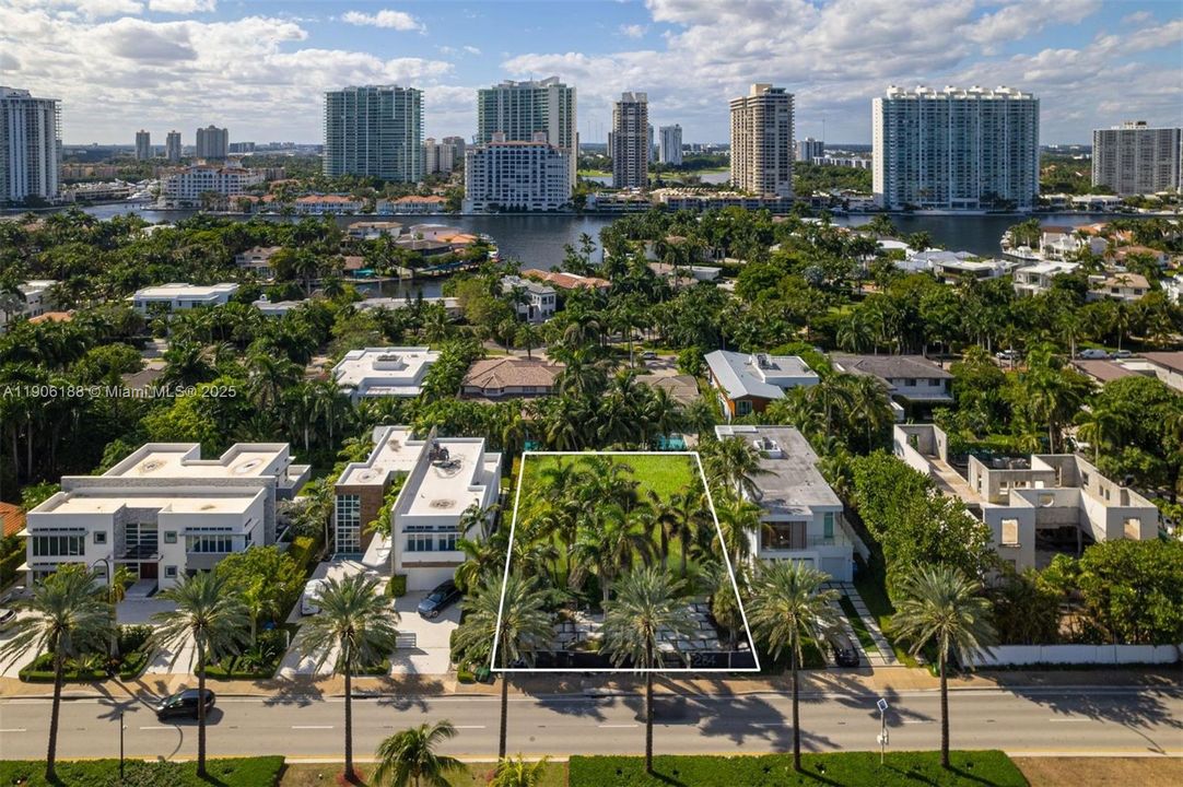 En Venta: $3,550,000 (4 camas, 3 baños, 2773 Pies cuadrados)