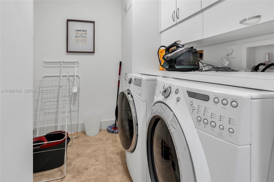 出租: $26,000 (5 贝兹, 5 浴室, 3836 平方英尺)