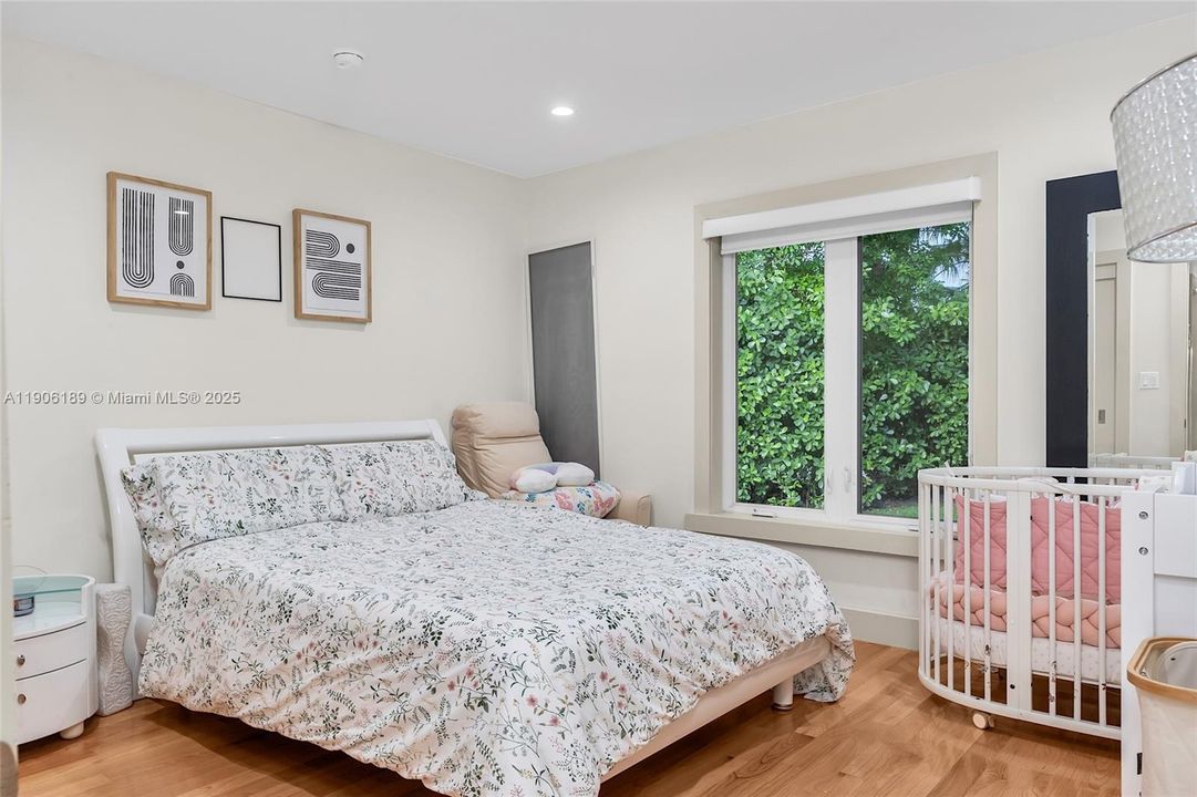 出租: $26,000 (5 贝兹, 5 浴室, 3836 平方英尺)