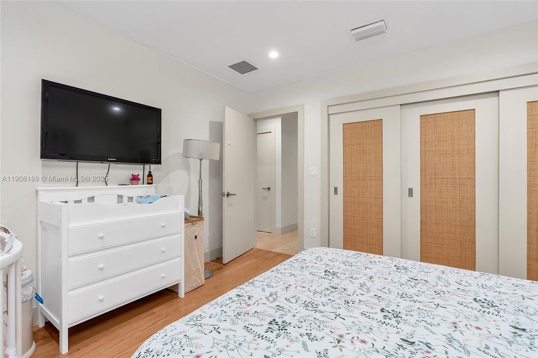 出租: $26,000 (5 贝兹, 5 浴室, 3836 平方英尺)