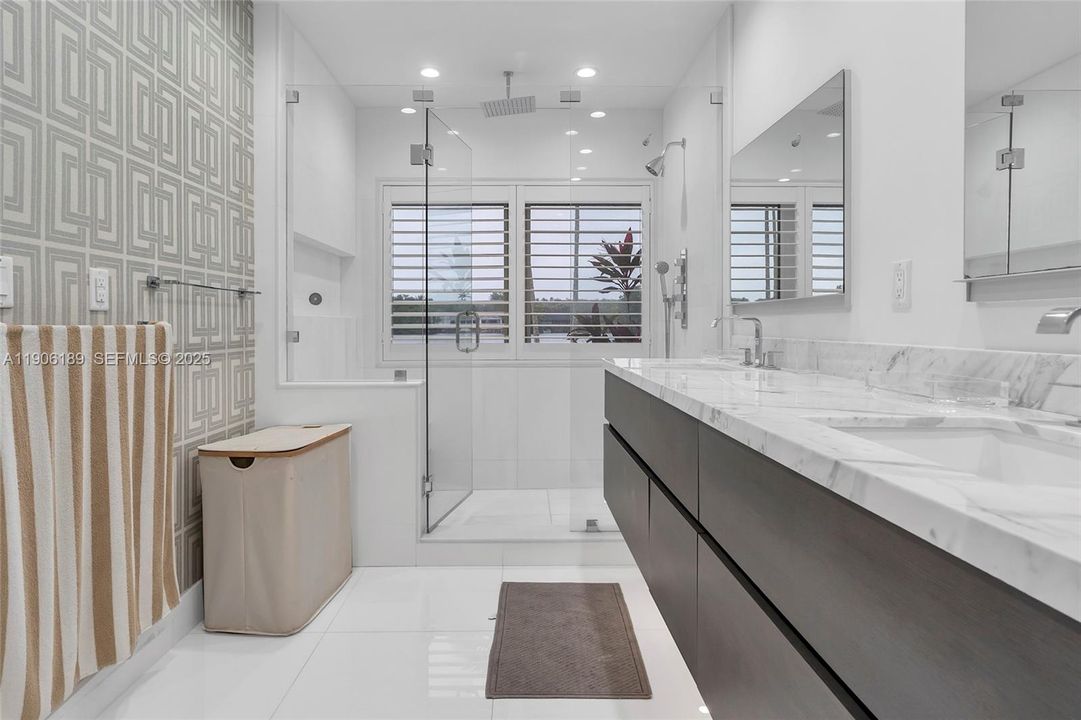 出租: $26,000 (5 贝兹, 5 浴室, 3836 平方英尺)