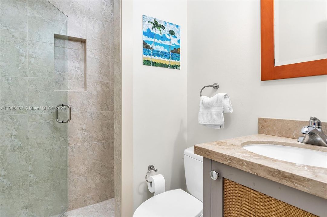 出租: $26,000 (5 贝兹, 5 浴室, 3836 平方英尺)