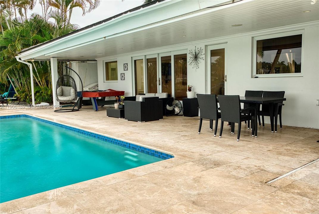 出租: $26,000 (5 贝兹, 5 浴室, 3836 平方英尺)