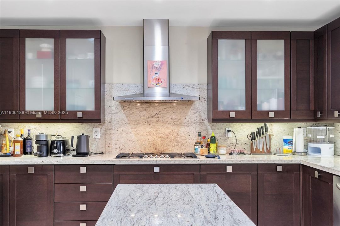 出租: $26,000 (5 贝兹, 5 浴室, 3836 平方英尺)