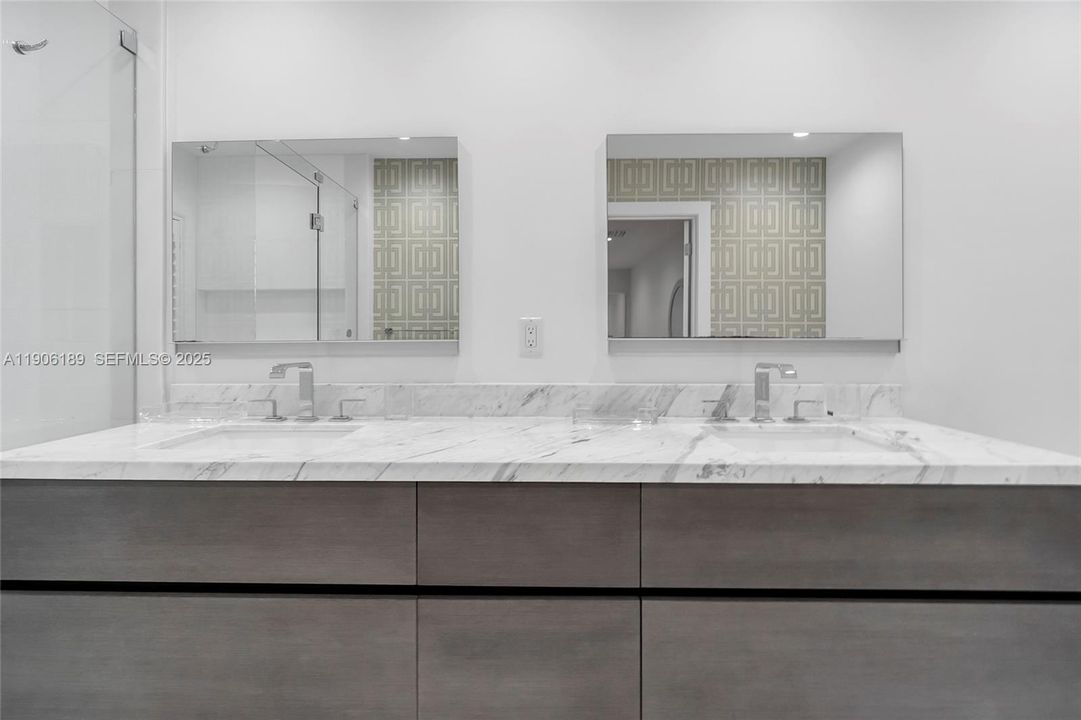 出租: $26,000 (5 贝兹, 5 浴室, 3836 平方英尺)