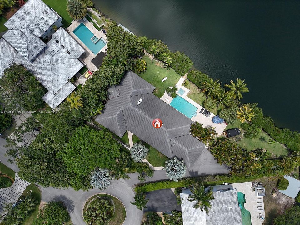 出租: $26,000 (5 贝兹, 5 浴室, 3836 平方英尺)