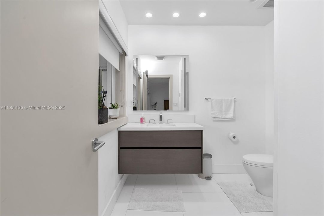 出租: $26,000 (5 贝兹, 5 浴室, 3836 平方英尺)