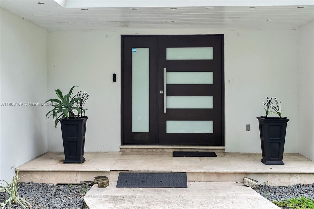 出租: $26,000 (5 贝兹, 5 浴室, 3836 平方英尺)