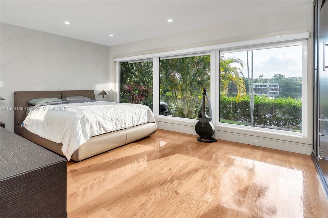 出租: $26,000 (5 贝兹, 5 浴室, 3836 平方英尺)