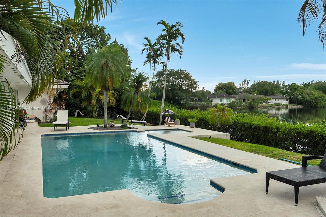 出租: $26,000 (5 贝兹, 5 浴室, 3836 平方英尺)