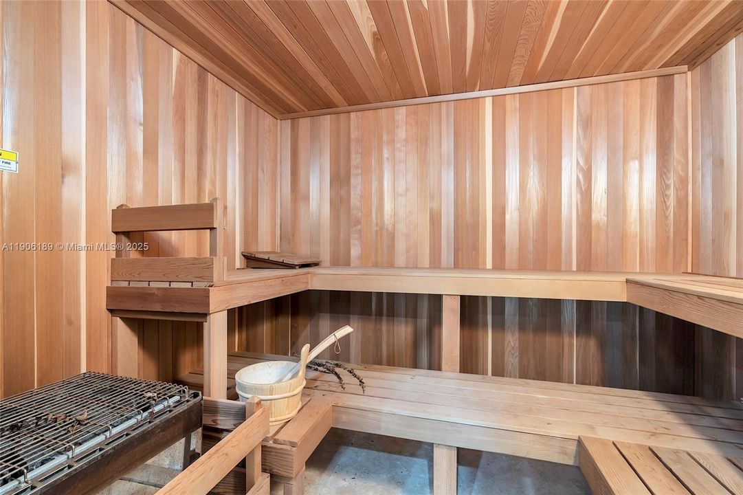 出租: $26,000 (5 贝兹, 5 浴室, 3836 平方英尺)