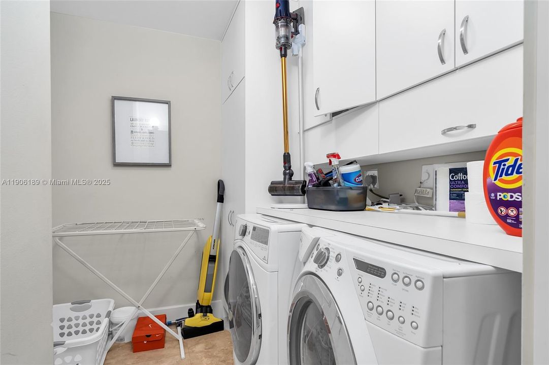 出租: $26,000 (5 贝兹, 5 浴室, 3836 平方英尺)