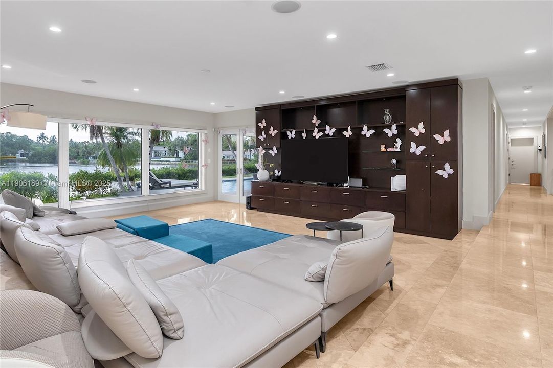 出租: $26,000 (5 贝兹, 5 浴室, 3836 平方英尺)