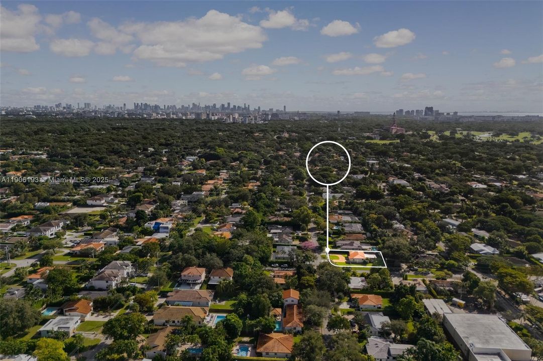 На продажу: $1,229,000 (0.25 acres)