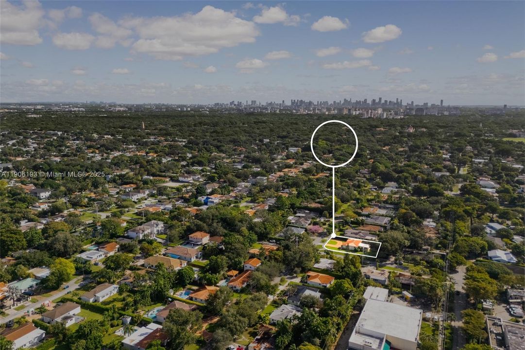 На продажу: $1,229,000 (0.25 acres)