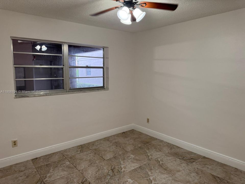 Active With Contract: $2,050 (2 beds, 2 baths, 871 Square Feet)