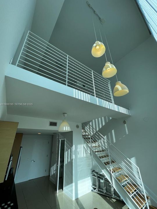 合同活跃: $2,799 (1 贝兹, 1 浴室, 715 平方英尺)