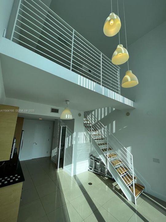 合同活跃: $2,799 (1 贝兹, 1 浴室, 715 平方英尺)