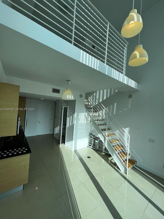 合同活跃: $2,799 (1 贝兹, 1 浴室, 715 平方英尺)