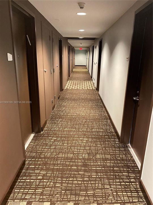 合同活跃: $2,799 (1 贝兹, 1 浴室, 715 平方英尺)