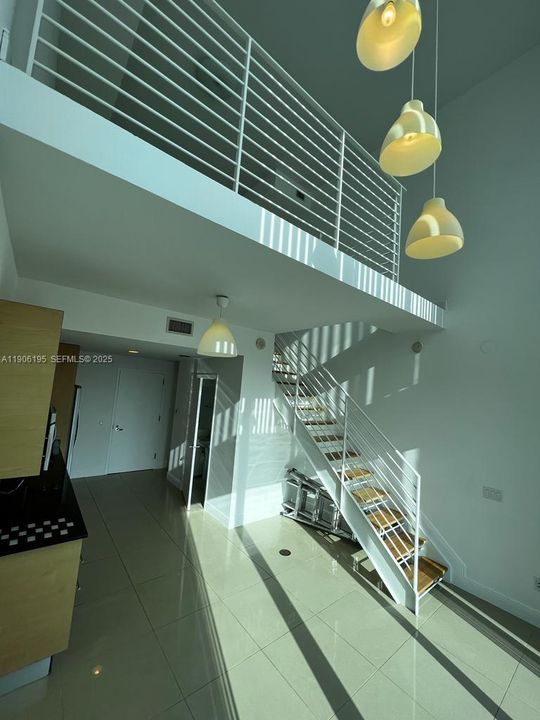 合同活跃: $2,799 (1 贝兹, 1 浴室, 715 平方英尺)