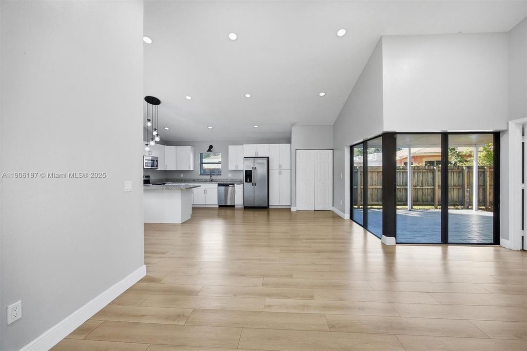 出租: $2,950 (3 贝兹, 2 浴室, 1379 平方英尺)