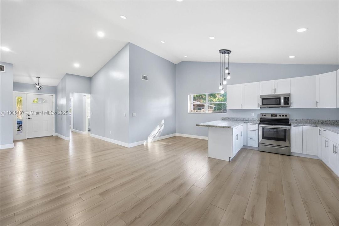 出租: $2,950 (3 贝兹, 2 浴室, 1379 平方英尺)