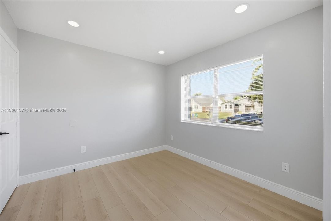 出租: $2,950 (3 贝兹, 2 浴室, 1379 平方英尺)