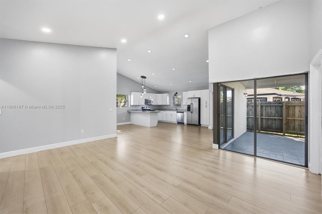 出租: $2,950 (3 贝兹, 2 浴室, 1379 平方英尺)