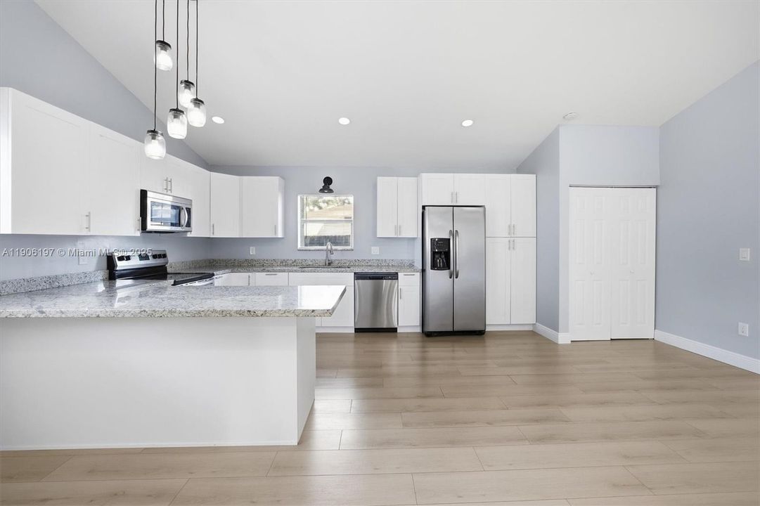 出租: $2,950 (3 贝兹, 2 浴室, 1379 平方英尺)