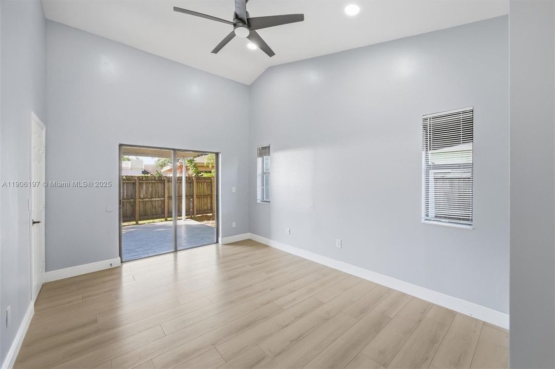 出租: $2,950 (3 贝兹, 2 浴室, 1379 平方英尺)