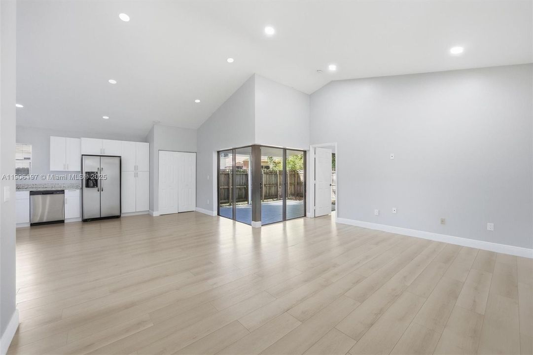 出租: $2,950 (3 贝兹, 2 浴室, 1379 平方英尺)