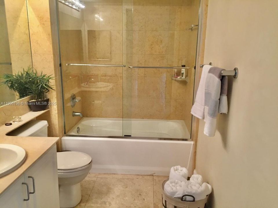 For Sale: $450,000 (1 beds, 1 baths, 760 Square Feet)