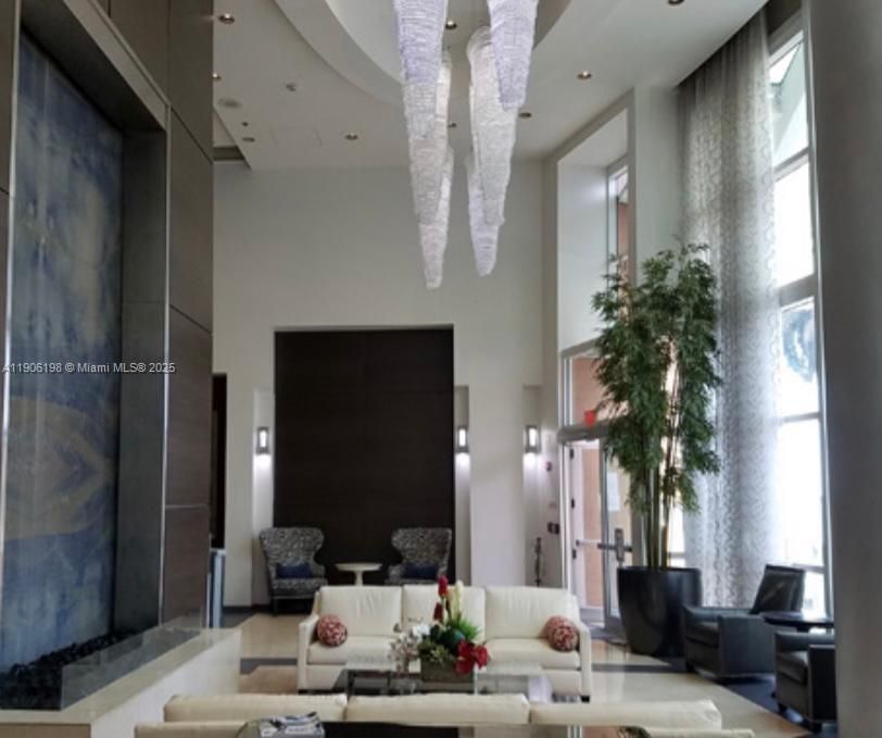 For Sale: $450,000 (1 beds, 1 baths, 760 Square Feet)