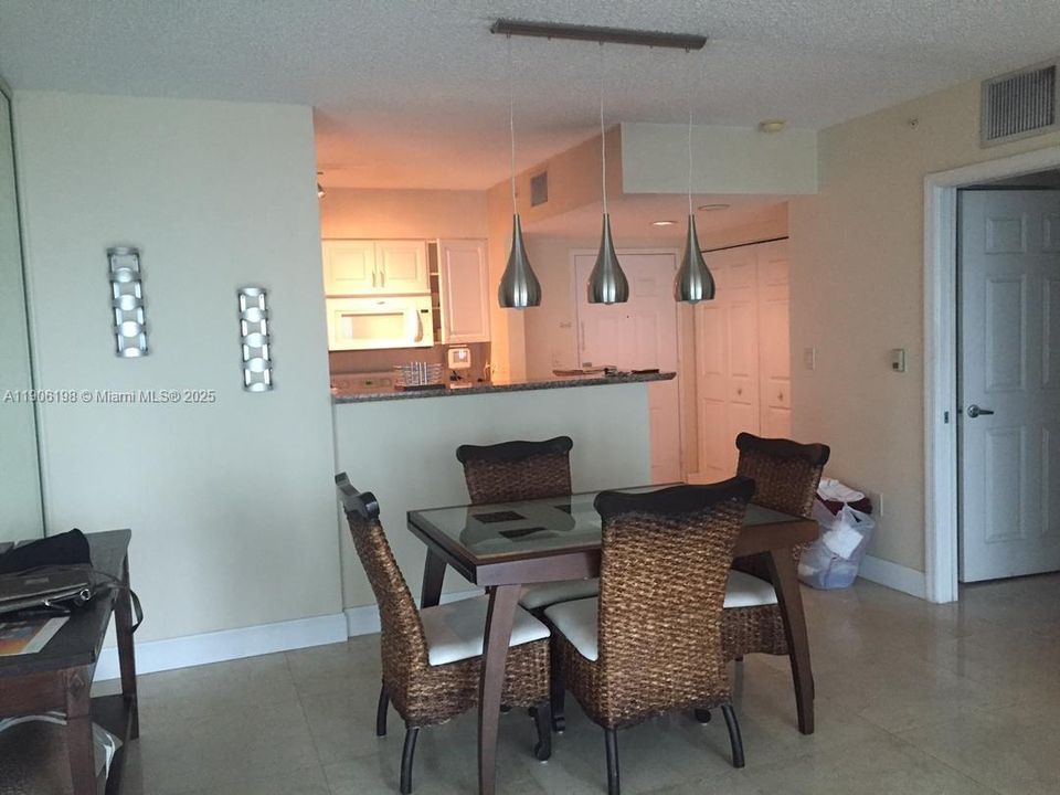 For Sale: $450,000 (1 beds, 1 baths, 760 Square Feet)