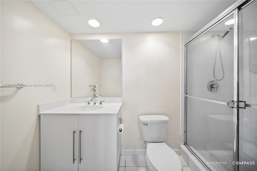 待售: $425,000 (2 贝兹, 2 浴室, 1212 平方英尺)