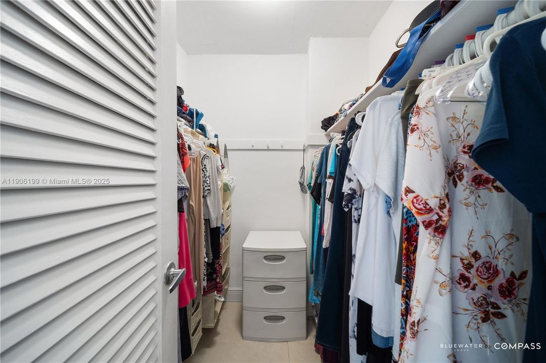 待售: $425,000 (2 贝兹, 2 浴室, 1212 平方英尺)