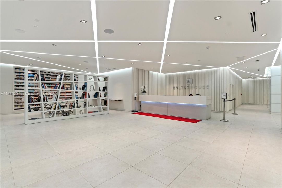 出租: $4,200 (2 贝兹, 2 浴室, 951 平方英尺)