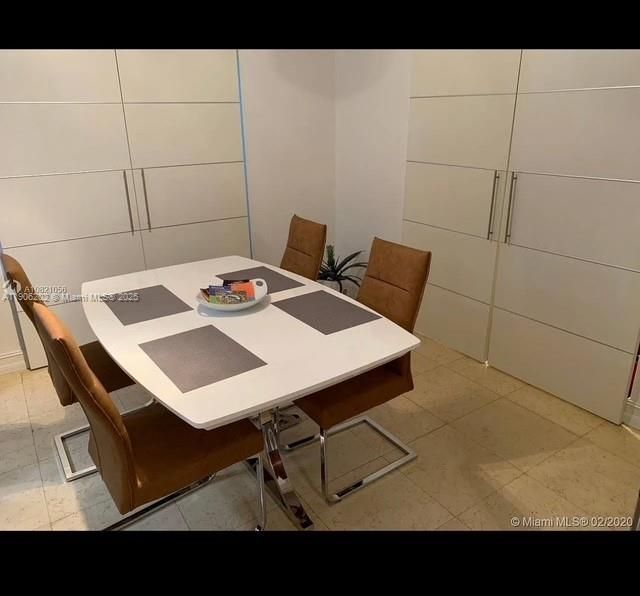 待售: $720,000 (5 贝兹, 4 浴室, 1938 平方英尺)