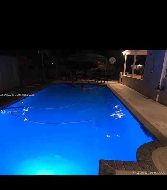 待售: $720,000 (5 贝兹, 4 浴室, 1938 平方英尺)