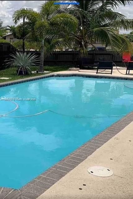 待售: $720,000 (5 贝兹, 4 浴室, 1938 平方英尺)