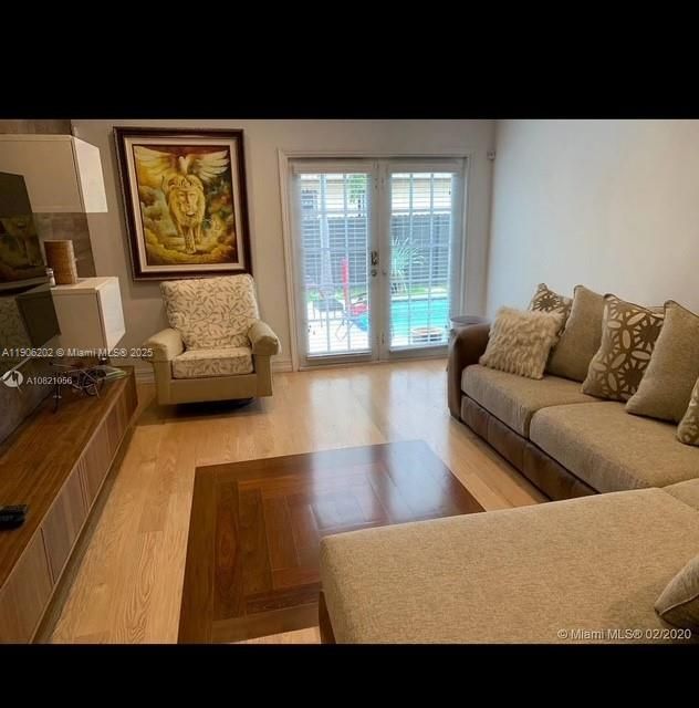 待售: $720,000 (5 贝兹, 4 浴室, 1938 平方英尺)