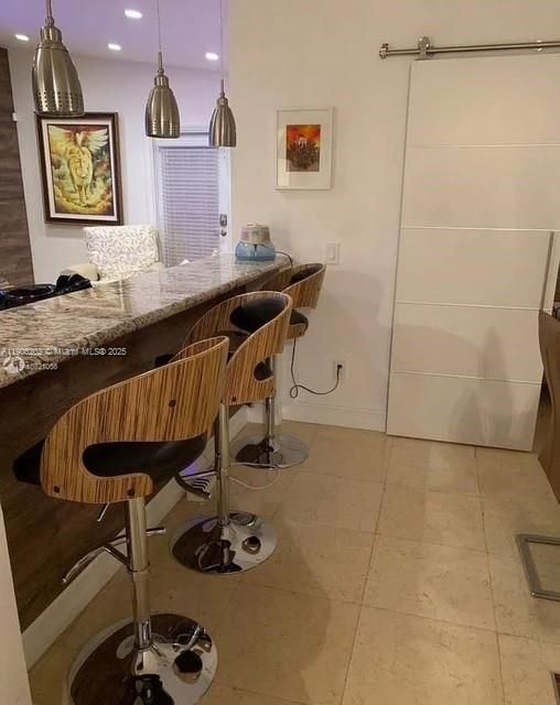 待售: $720,000 (5 贝兹, 4 浴室, 1938 平方英尺)