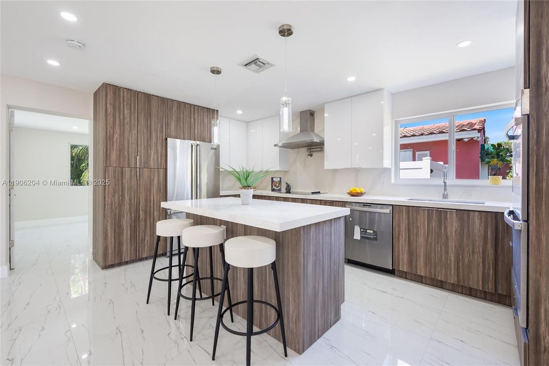 出租: $3,950 (4 贝兹, 3 浴室, 1515 平方英尺)