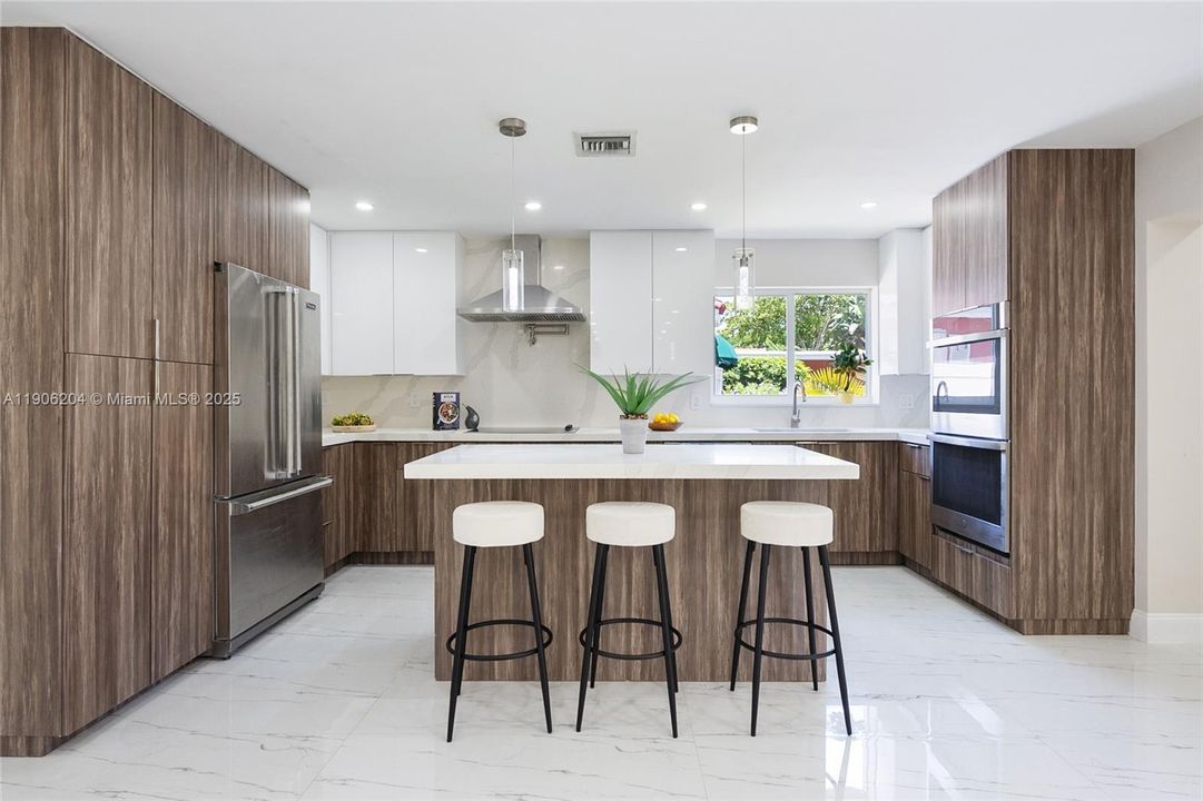 出租: $3,950 (4 贝兹, 3 浴室, 1515 平方英尺)