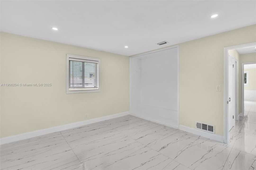 出租: $3,950 (4 贝兹, 3 浴室, 1515 平方英尺)