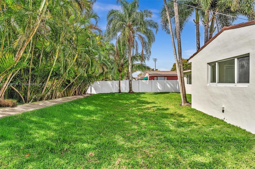 出租: $3,950 (4 贝兹, 3 浴室, 1515 平方英尺)