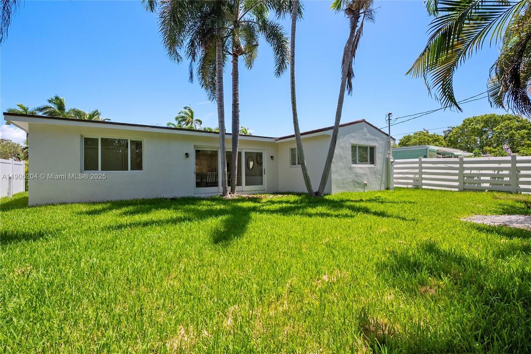 出租: $3,950 (4 贝兹, 3 浴室, 1515 平方英尺)