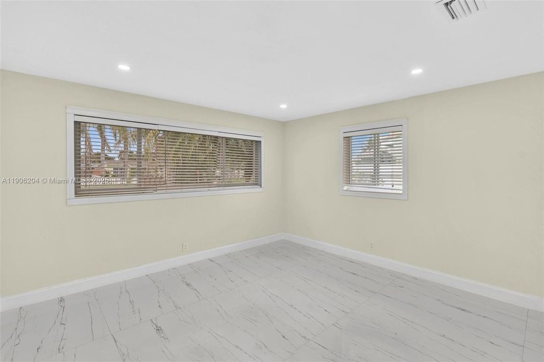 出租: $3,950 (4 贝兹, 3 浴室, 1515 平方英尺)