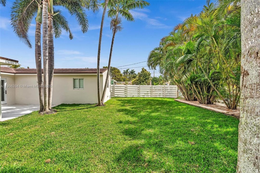 出租: $3,950 (4 贝兹, 3 浴室, 1515 平方英尺)